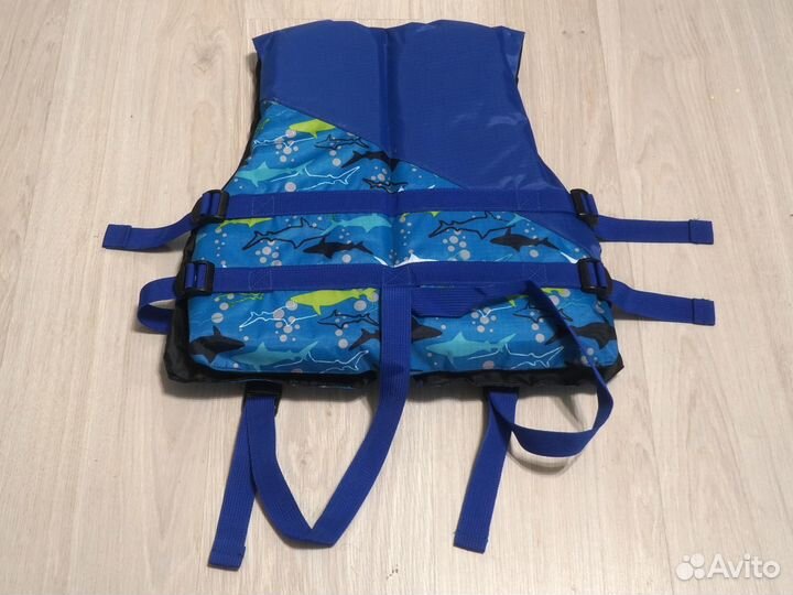 Детский спасательный жилет новый