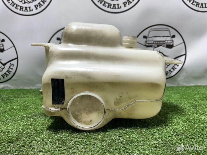 Бачок стеклоомывателя Toyota Land Cruiser HDJ81