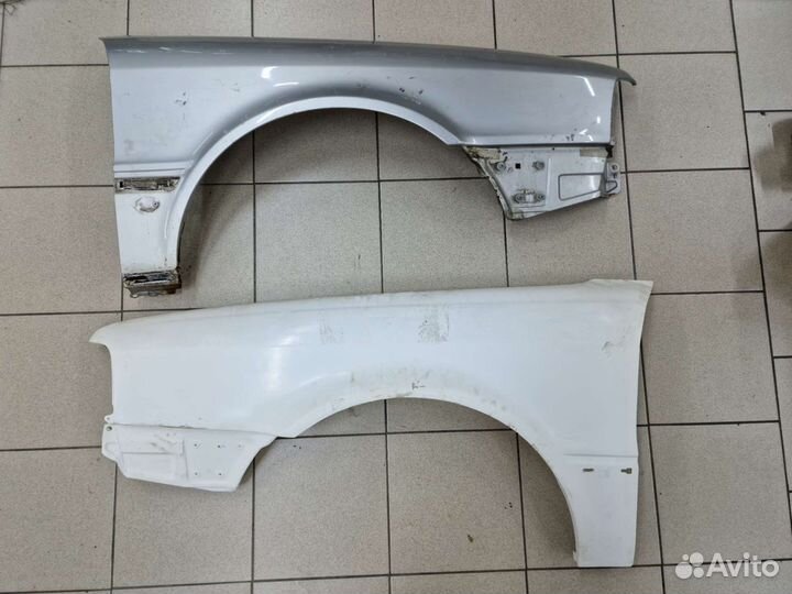 Крылья Левое и Правое Audi 80 B4 (Пластик/Металл)