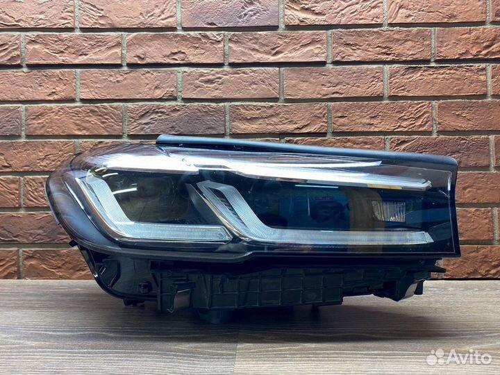Фара правая BMW 5-Series/M5