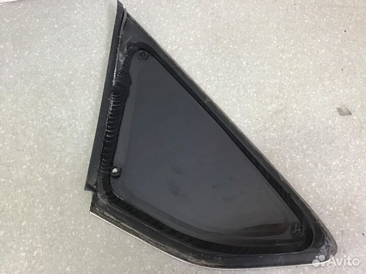 Стекло кузовное глухое правое Ford Focus III 2011