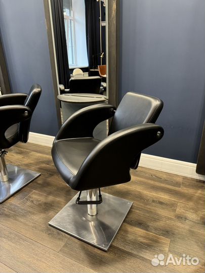 Парикмахерское кресло