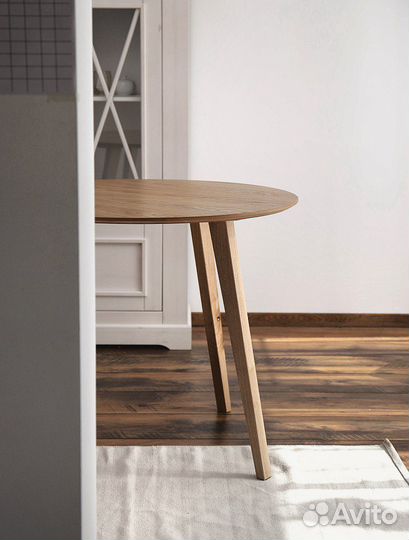 Стол круглый из дерева