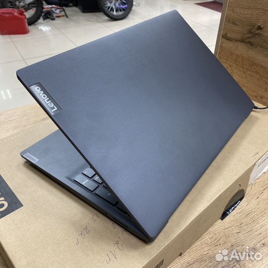 Ноутбук Lenovo V15 - IGL