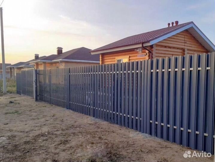 Монтаж забора из евроштакетника