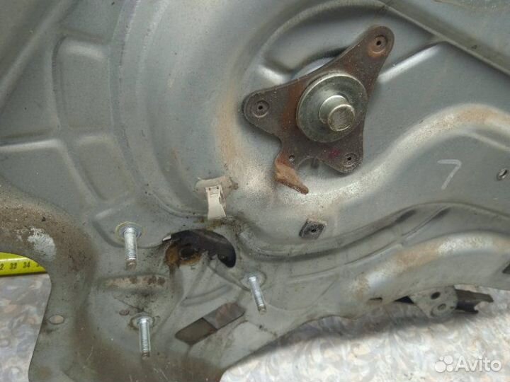 Стеклоподъемник задний правый Hyundai Elantra XD