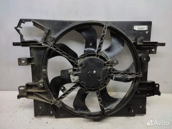 Диффузор радиатора Renault Duster 2010