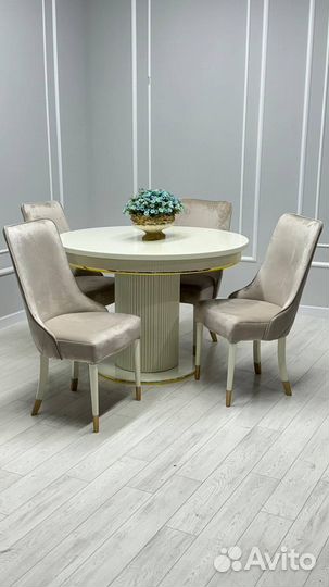 Стол и стулья