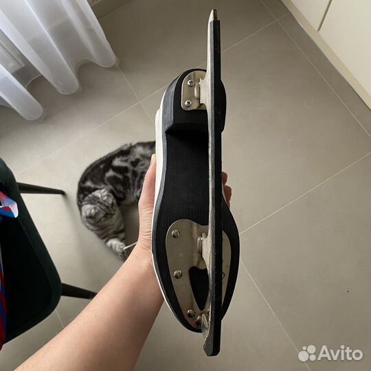 Коньки фигурные 39 р