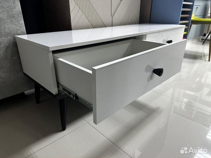 Тумба под тв белая