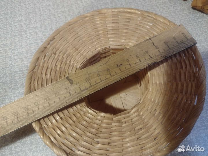 Соломенная шляпа декоративная