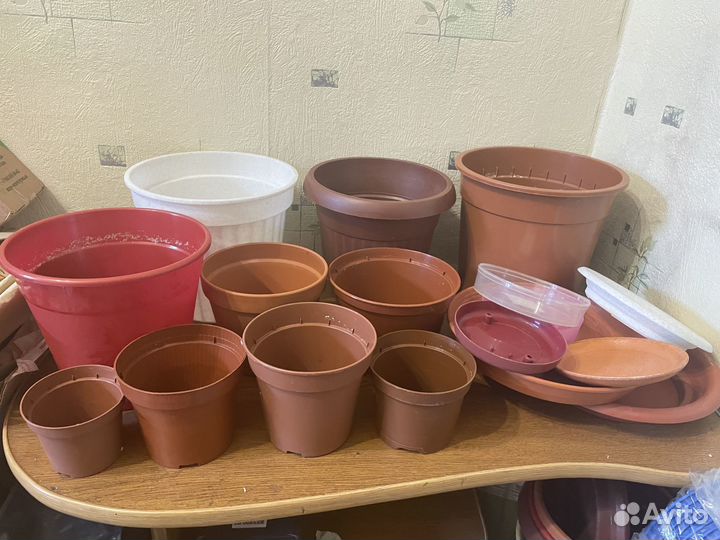 Горшки для цветов и подставки (13 шт)