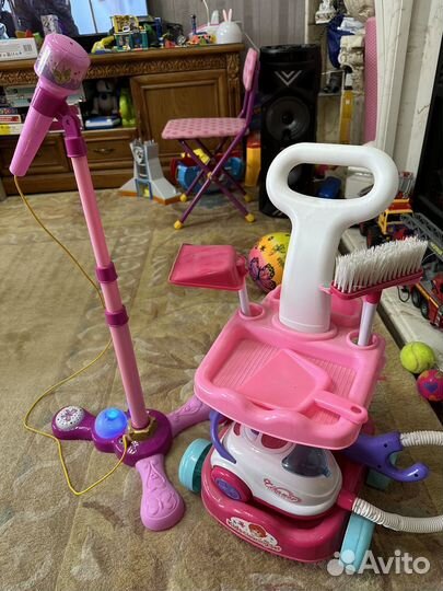 Игрушечный микрофон, касса и набор для уборки