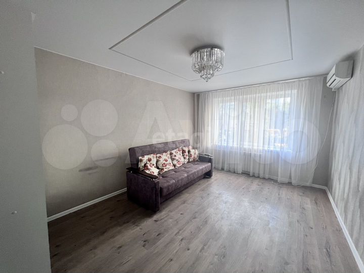 2-к. квартира, 52 м², 1/10 эт.