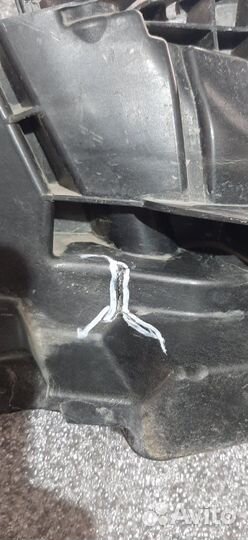 Направляющая бампера передняя левая Porsche