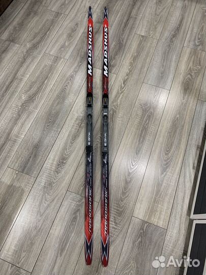 Лыжи беговые и ботинки лыжные 40