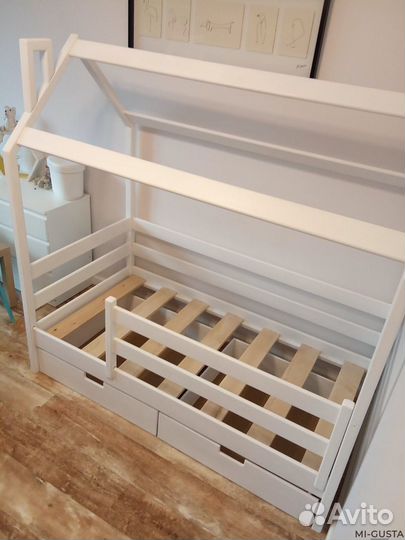 Детская кровать домик