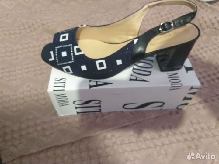 Босоножки женские