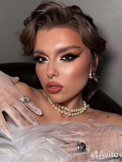 Визажист бровист