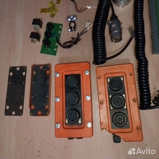 Пульты и запчасти гидроборта трёх кнопочные