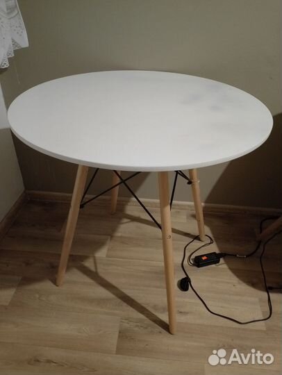 Кухонный стол eames 80см