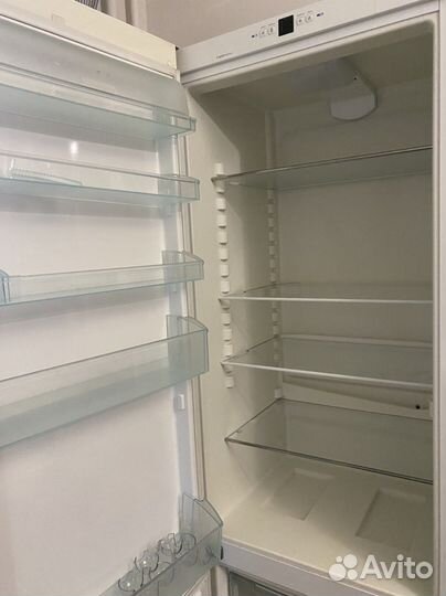 Холодильник бу Liebherr