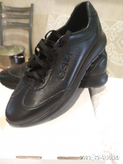 Кроссовки мужские 42 размер новые