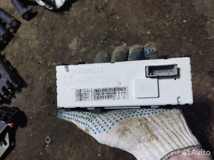 Дисплей информационный Renault Megane 3