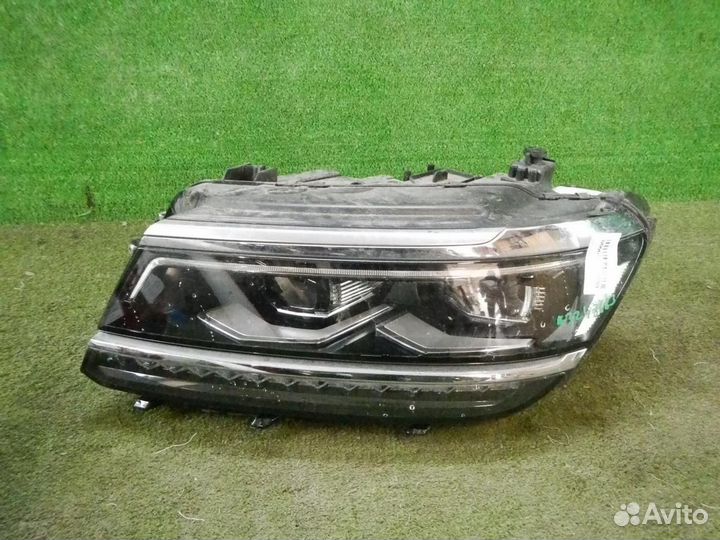 Фара левая Volkswagen Tiguan