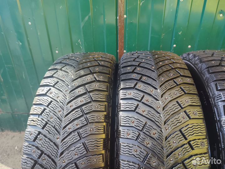 Michelin X-Ice North 4 215/60 R17