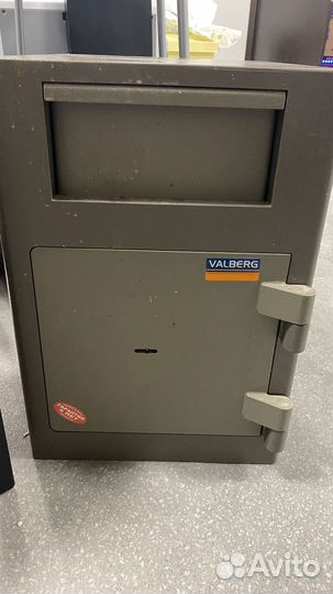 Продам депозитный сейф valberg