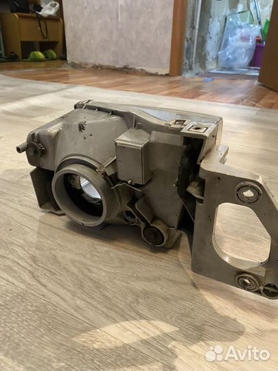 Фара передняя правая mazda familia bj5p