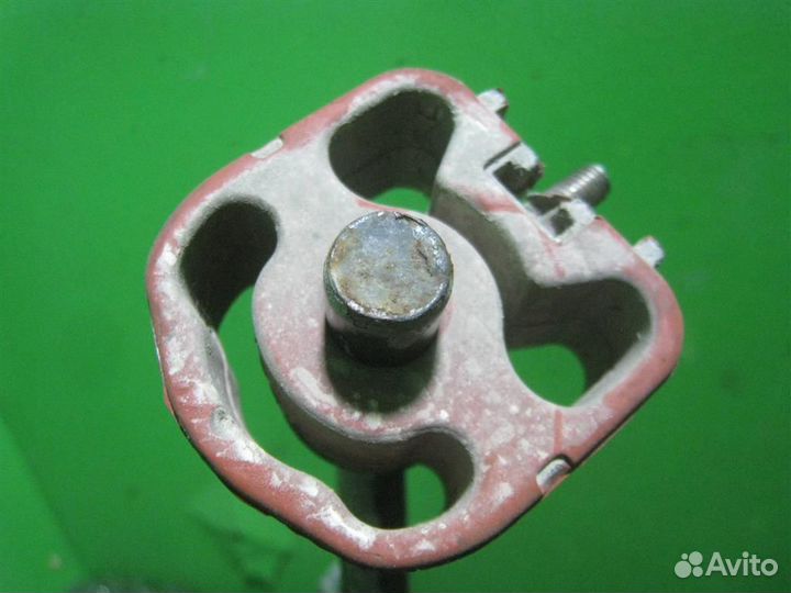 Кронштейн подрамника правый Opel astra H 2010