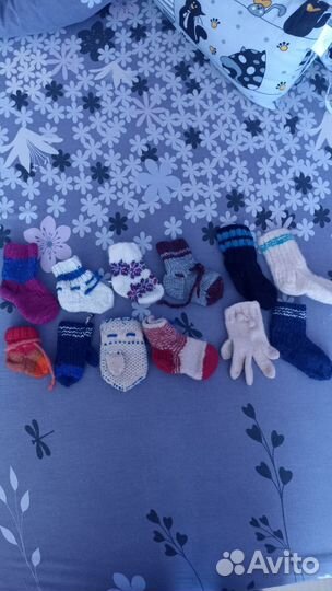 Вязанные носки и варежки