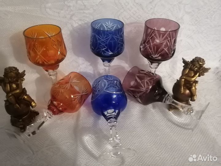 Цветные хрустальные бокалы