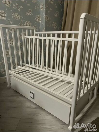 Детская кроватка с матрасом