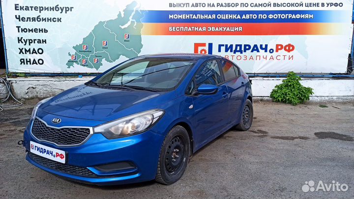 Обшивка стойки средней левая нижняя Kia Cerato 3 85835A7000WK. Потертость