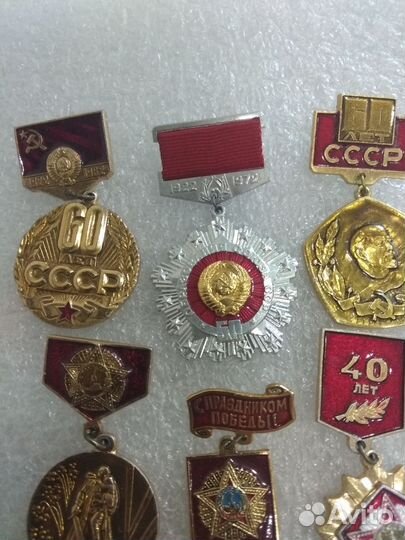 Коллекция значков подвеска медальки