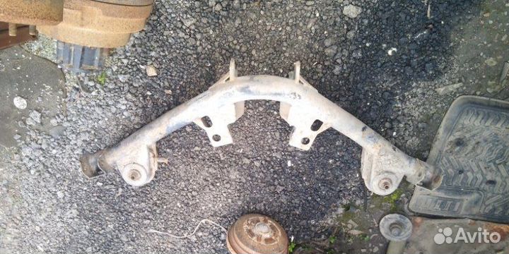 Балка подвески задняя Ford Sierra MK1