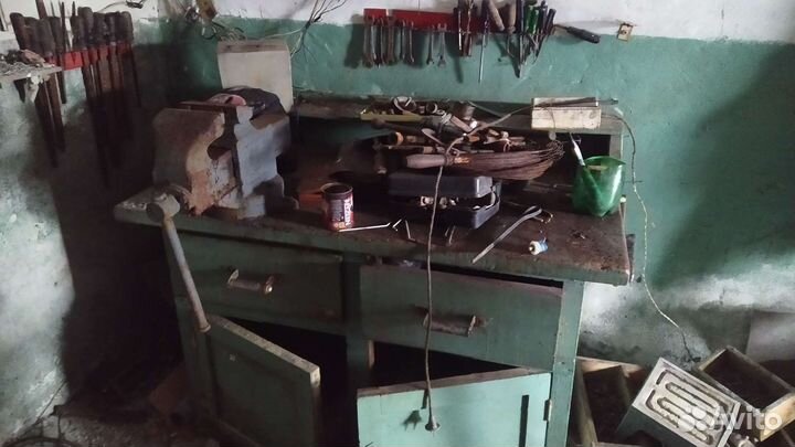 Верстак с тисками