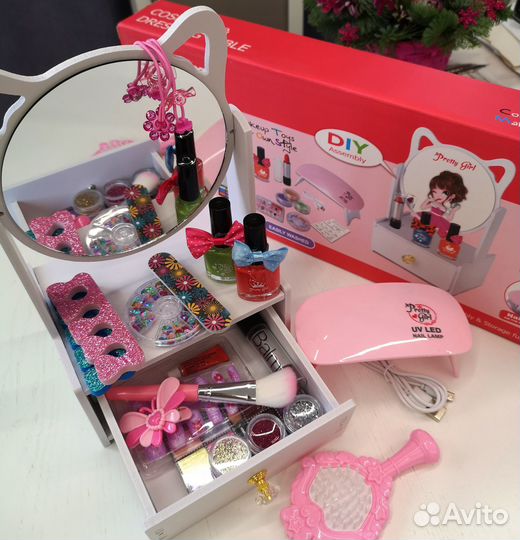 Подарочный набор косметики и маникюра для девочки