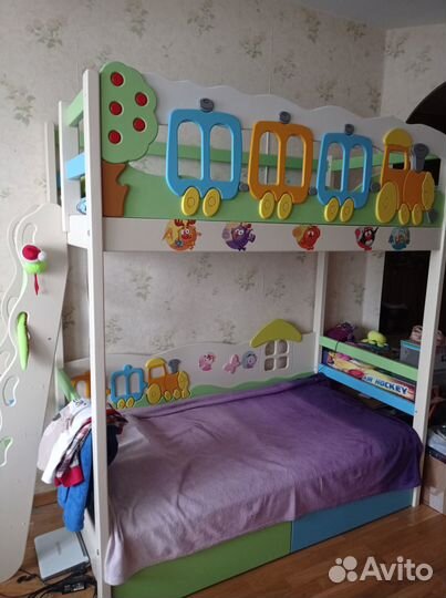 Двухъярусная кровать с ящиками и лестницей