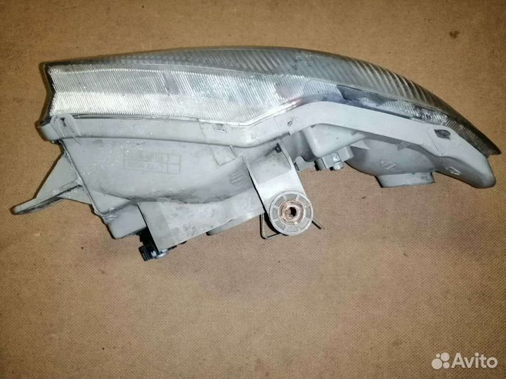 Фара передняя правая Hyundai Accent