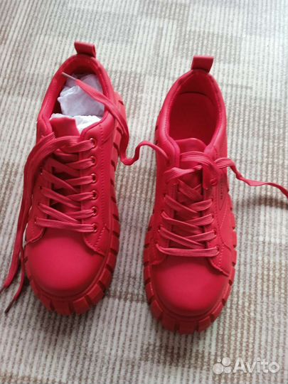 Новые женские и мужские кроссовки