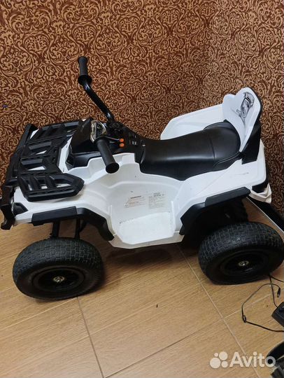 Детский квадроцикл на аккумуляторе