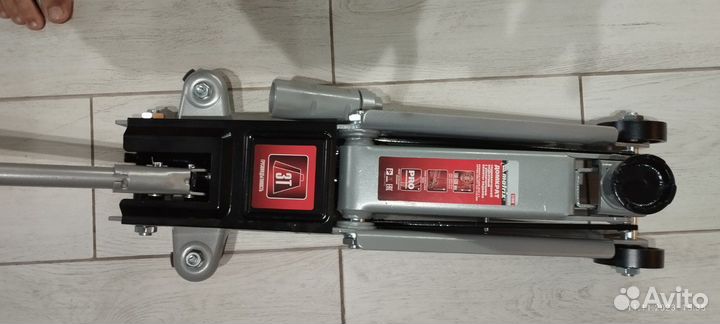 Домкрат подкатной гидравлический