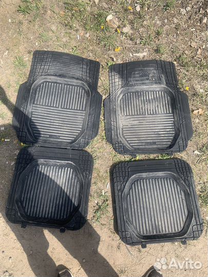 Коврики для авто универсальные