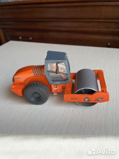 Siku Асфальтоукладчик каток (3530)