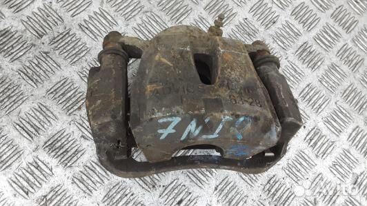 Суппорт тормозной передний левый toyota RAV 4 ZSA3