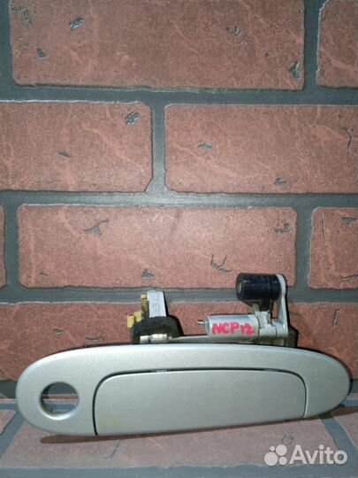 Ручка двери внешняя toyota platz NCP12 2NZ-FE FR/RH